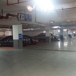 場北商業廣場停車場