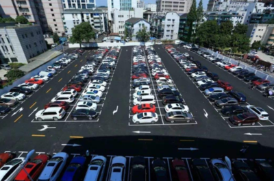 山東省體育館停車場規范停車秩序 650個車位統一收費標準